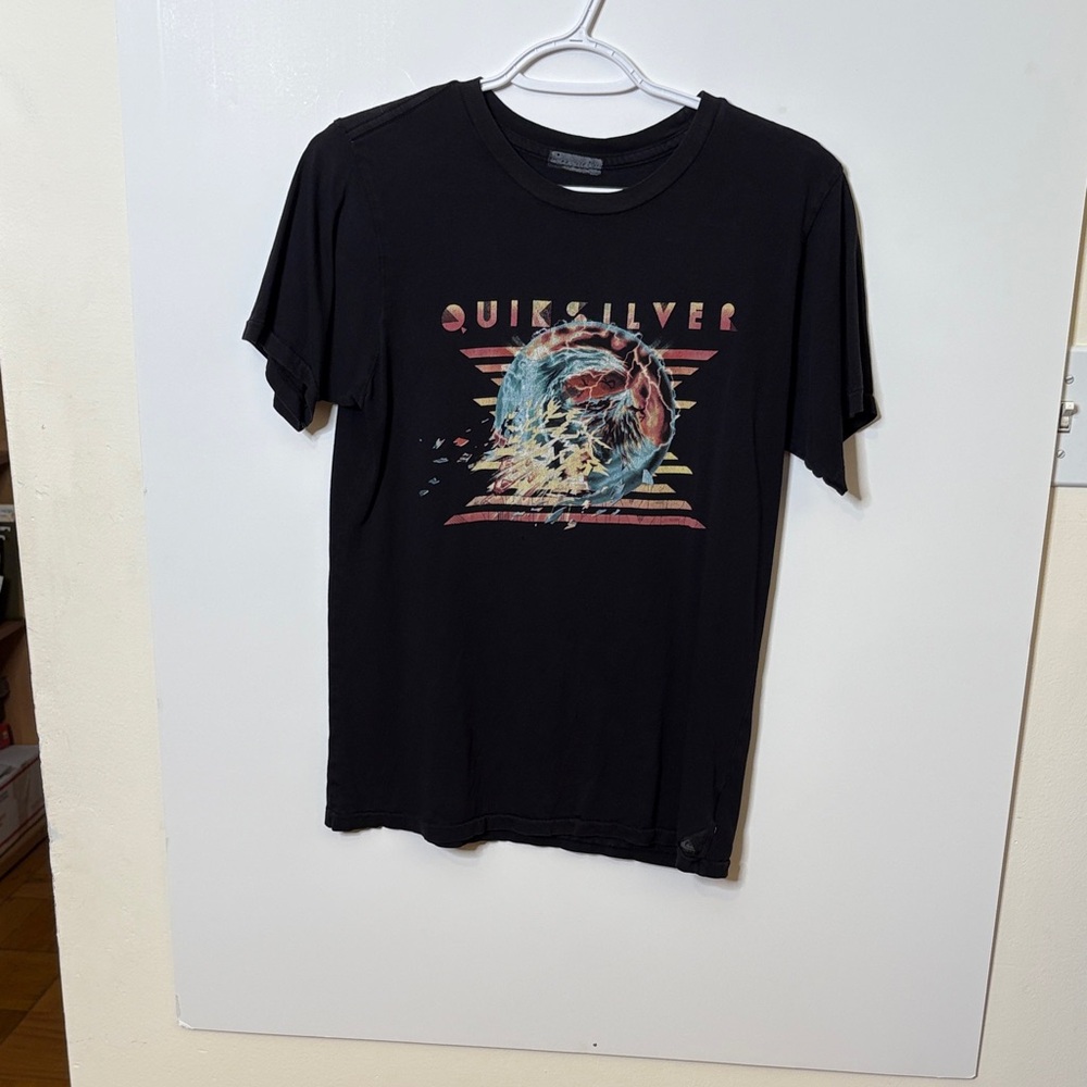 Quiksilver Black Tee with Vibrant Graphic